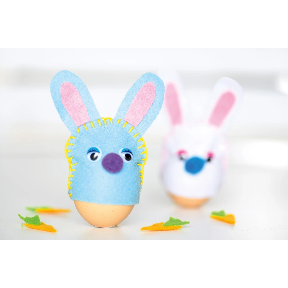 Osterhäschen aus Filz als Warmhalter für Frühstückseier