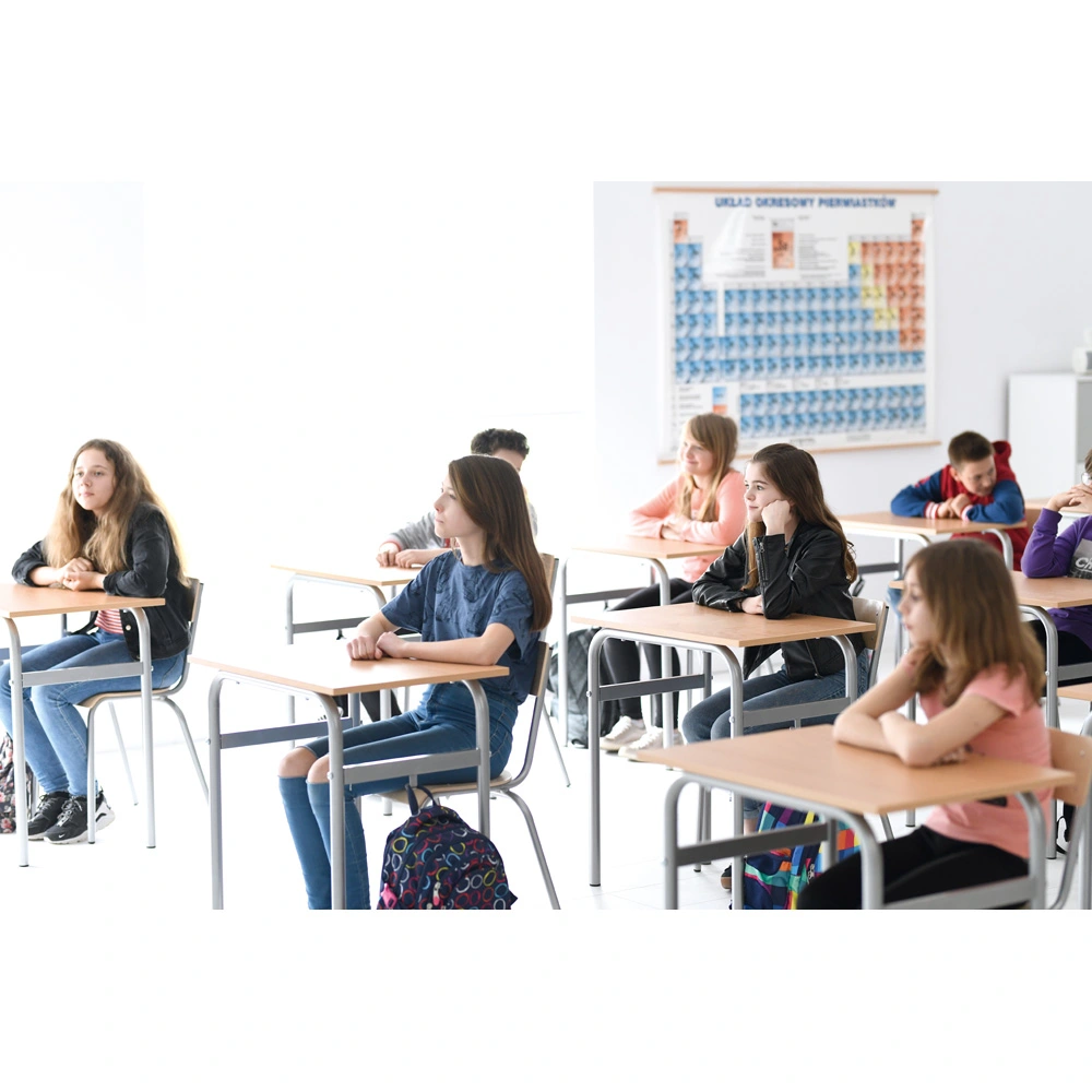 Klassenraum am ersten Schultag: Schüler bei der Orientierung